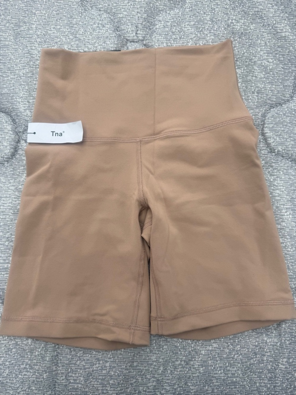 Aritzia TNALIFE Cheeky Hi-Rise 7 inches Shorts Chasm Gouffre XS New With Tags - Picture 3 of 5